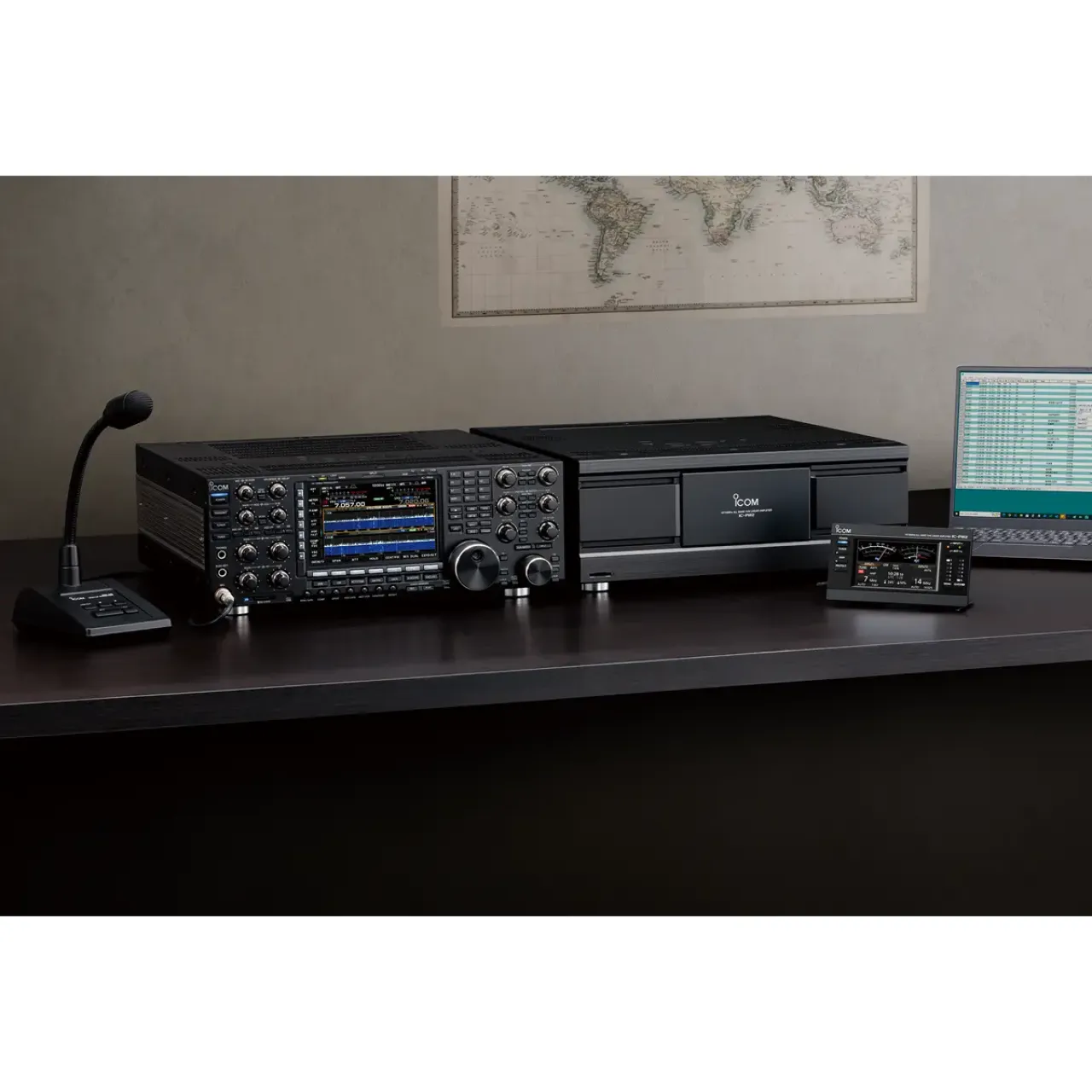 Amplificateur linéaire HF/50 MHz 1kW, SO2R. Présentation sur un bureau
