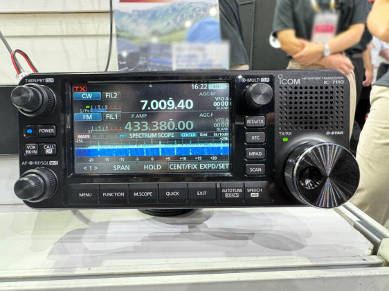 7110-mobile Radioamateur ICOM